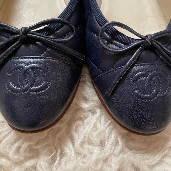 CHANEL Shoes - Chanel ballet flat. Very good condition! 37